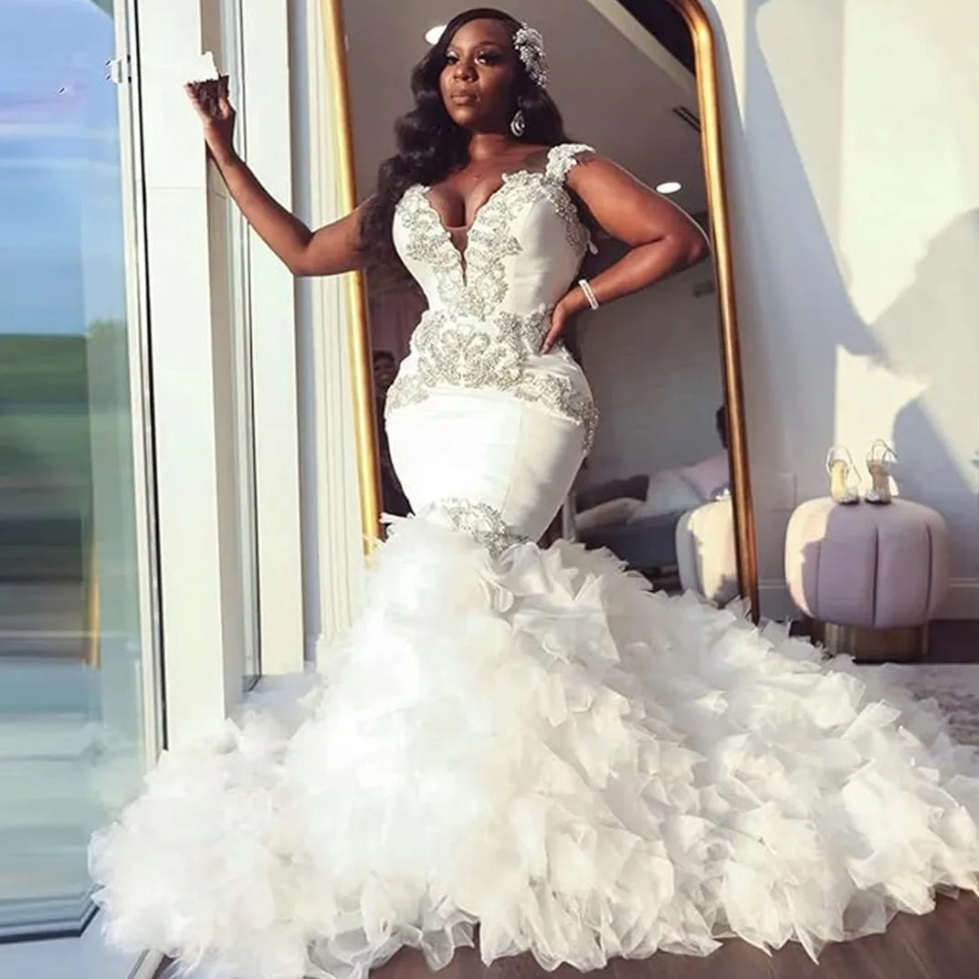 Plus la taille robe de mariée arabe col en V plissé sirène robe de mariée cristaux de satin Aso Ebi cristaux robe de mariée balayage train robe sur mesure