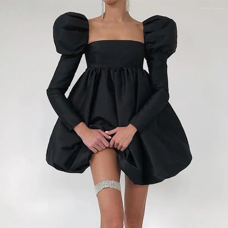 Casual klänningar eleganta puffhylsor chic fyrkantig krage boll klänning kvinnor satin kort veckad kvinnlig fest svart klänning kväll vestidos