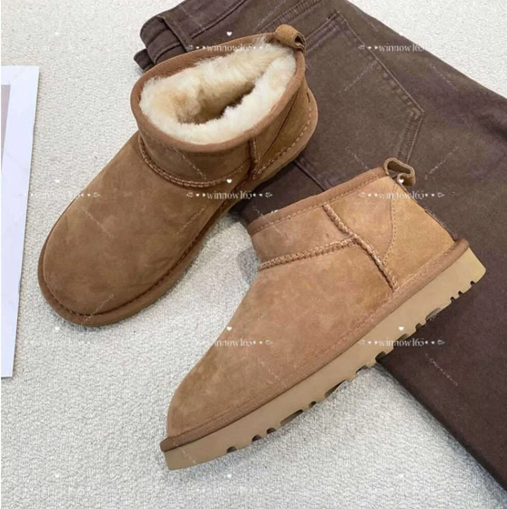 2023 Botas de Inverno Plataforma de Pele Senhoras Neve Real Pele de Carneiro Lã Low-Cut Sapatos Quentes Homem e Mulheres Curto Super Mini Mens Mulheres Baixo Feio Motion Design 68ess2024