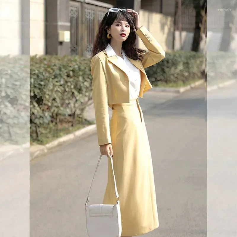 Zweiteiliges Kleid UNXX Langarm Kurzer Blazer A-Linie Midi Bleistiftrock Set Damen Hong Kong Stil Retro Warme Farbe Pendler 2 Stück Mode