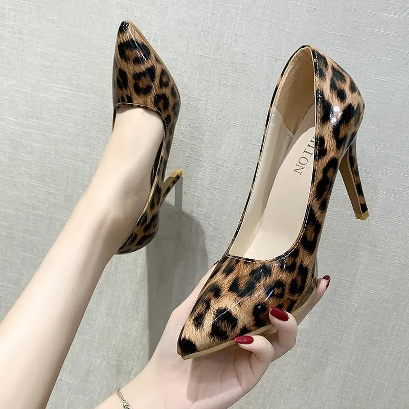 Robe chaussures 2023 femmes bout pointu talon haut design unique sexy sans lacet pompes à talons aiguilles Zapatos Para Mujeres