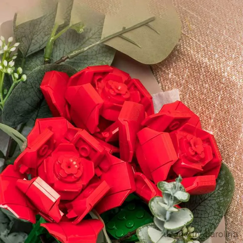 Blocchi Blocco Bouquet di fiori Romanticismo Rosa rossa Assemblaggio fai-da-te Collezione di giocattoli per ragazza Compleanno Regali di San Valentino R230911