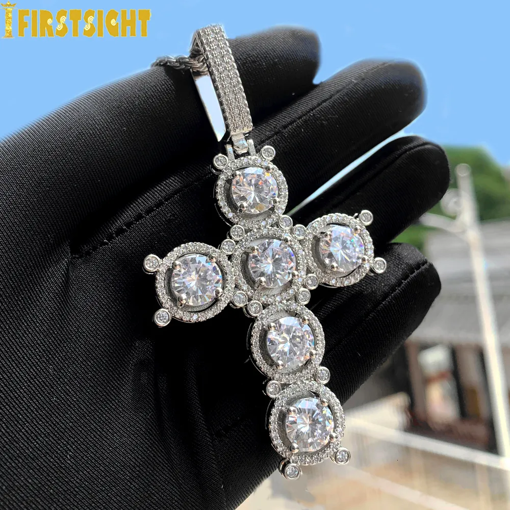 Colares Pingente Iced Out Bling Cruz Pingente Colar Cor Prata 5A Rodada Cubic Zirconia Encantos Para Homens Mulheres Hip Hop Moda Jóias 230911