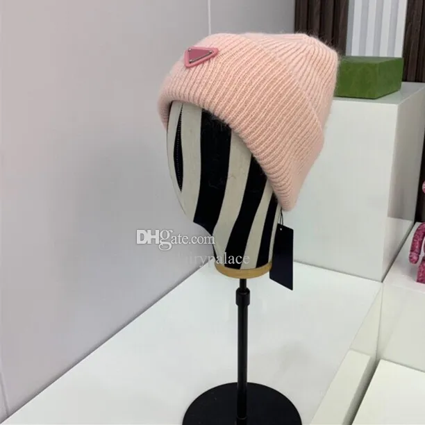 Cappello lavorato a maglia di lusso Designer Beanie Cap Moda Uomo Cappelli aderenti Unisex Cashmere Letters Berretti casual con teschio Outdoor Alta qualità