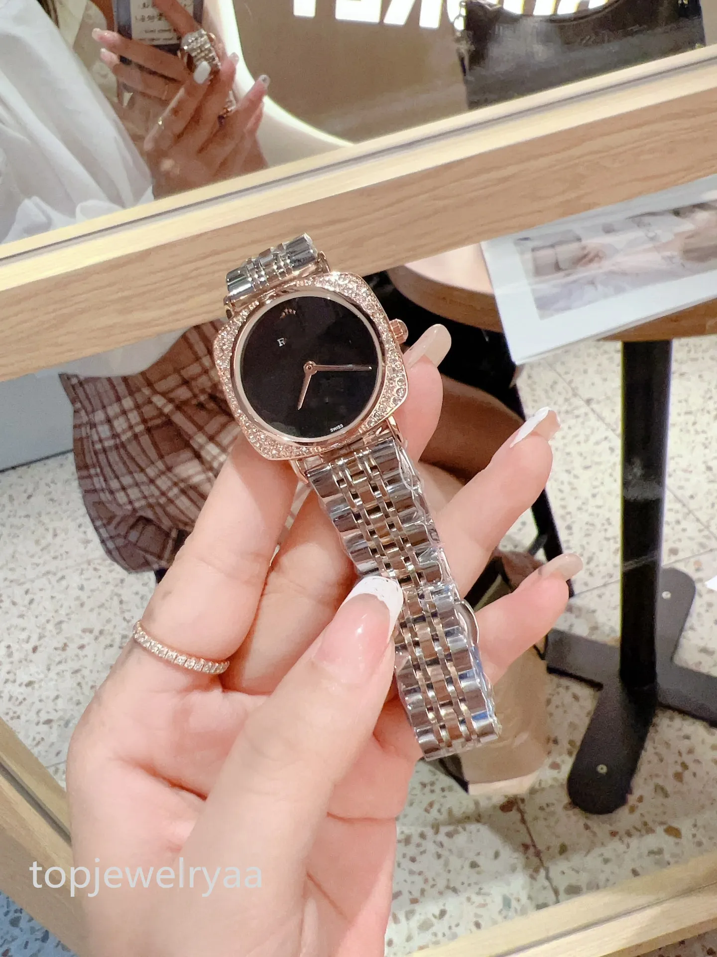 Reloj Pulsera En Cuero Para Mujer Fotos Reales Y Hermosos - $ 9.999