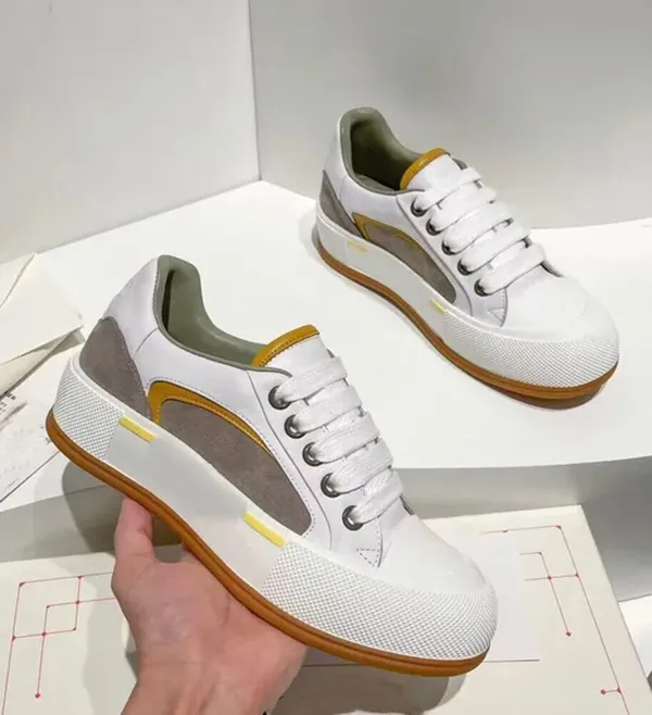 Toppkvalitetskor män kvinnor casual skor däck tränare snörning plimsoll läder sneakers svart vit kalv läder par komfort skateboard går löpskor