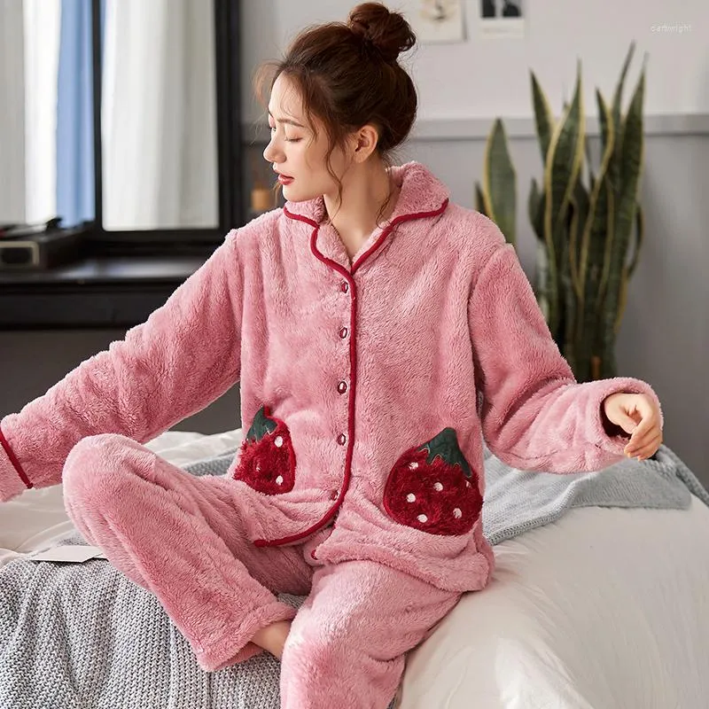 Indumenti da notte da donna 2 pezzi / lotto Inverno Donna Pigiama di velluto corallo Set Dolce Fragola Flanella spessa Lungo Homewear Sleep Lounge Pigiama femminile