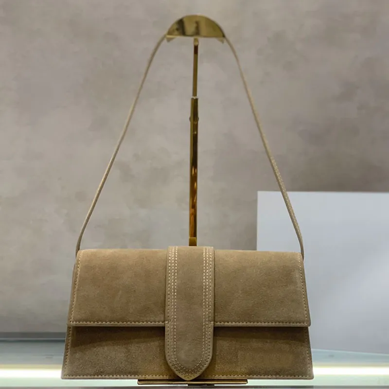 Borsa hobo a spalla singola in pelliccia di cervo Borsa sotto le ascelle semplice Borsa a tracolla con patta Lettera in metallo di moda Pochette da donna di design con tasca posteriore di alta qualità