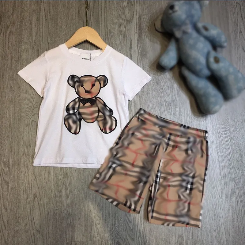 Set di abbigliamento a quadri per bambini pantaloncini da ragazzo abbigliamento abiti da design per bambini set di abbigliamento di lusso per bambini set di vestiti classici set lettera a mezza manica abiti AAA