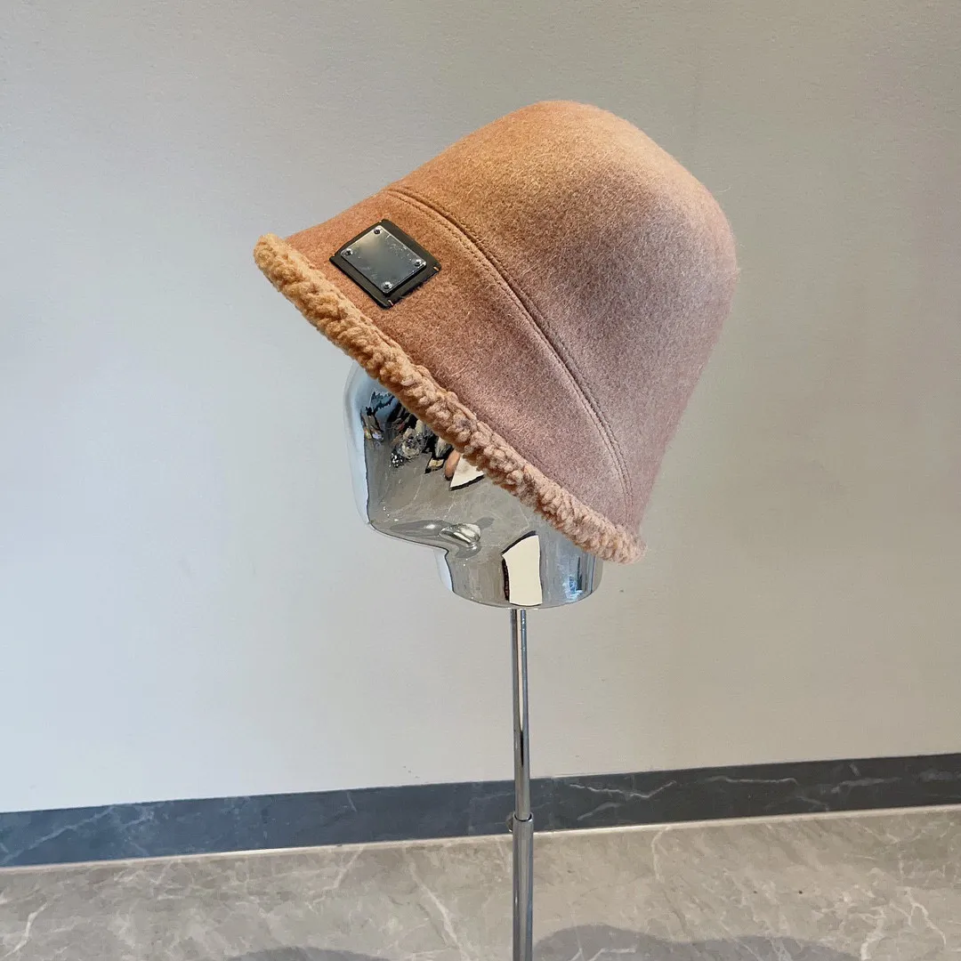 Womens Autumn and Winter Sheep Plush Designer Bucket Hat Wedding Date Luxury Cap Metal Letter Print 3 Colors Casquette