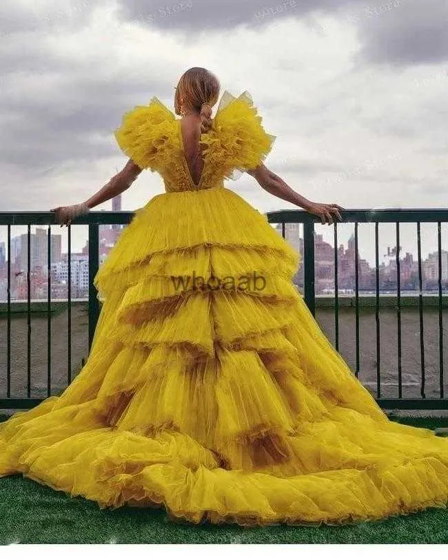 Street Style Dresses Evening Gowns Yellow Tulle Prom Dresses Extra Puffy Ruffles V Neck Women Dress Long Vestidos De Fiesta Formal Dress HKD230912