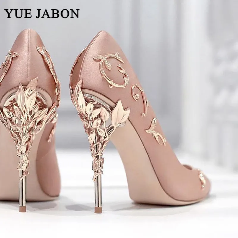 Zapatos de vestir elegantes de seda para mujer, tacones de hojas, tacones altos, flores, boda, diseño de marca, zapatos de punta estrecha, tacón alto para mujer 230912