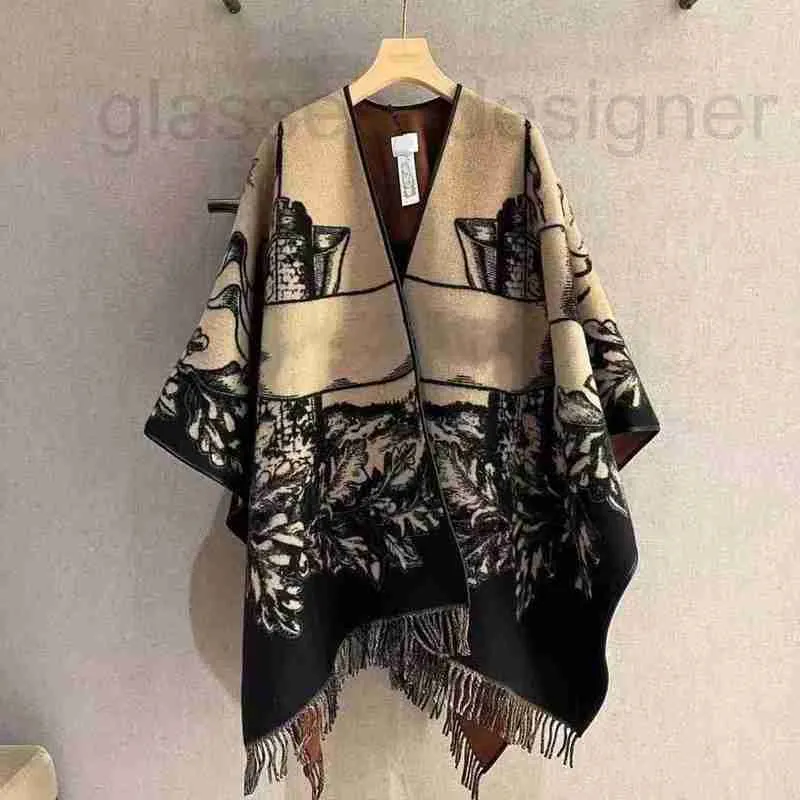 Shawls Designer 2023 Autumn/Winter New Plaid Double sided Two Color Jacquard Warm Cashmere Shawl Coat with Wool Warhorse Cape NOER