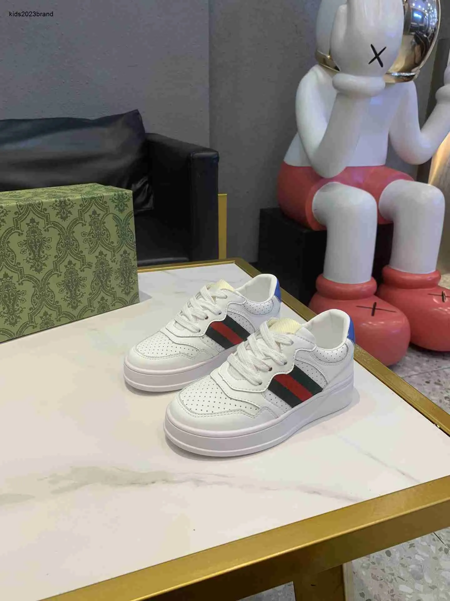 Sapatos antiderrapantes para meninos meninas tênis infantis de alta qualidade tamanho 26-35 sapatos casuais de bebê com cadarço incluindo caixa set10