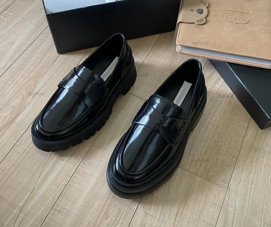 牛革　AMERI PLATFORM SQUARE TOE LOAFER Round-Toe Platform Chunky Heel Loafers （Francesca）, Black