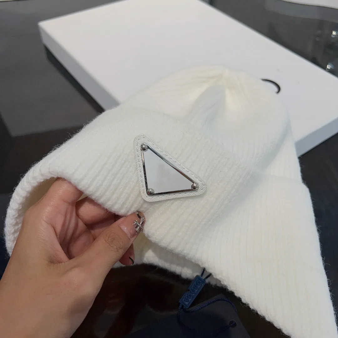 Berretto di lana di design lavorato a maglia, berretto di protezione le orecchie, cappello antivento freddo, berretto invernale avvolgente, cappello pullover caldo