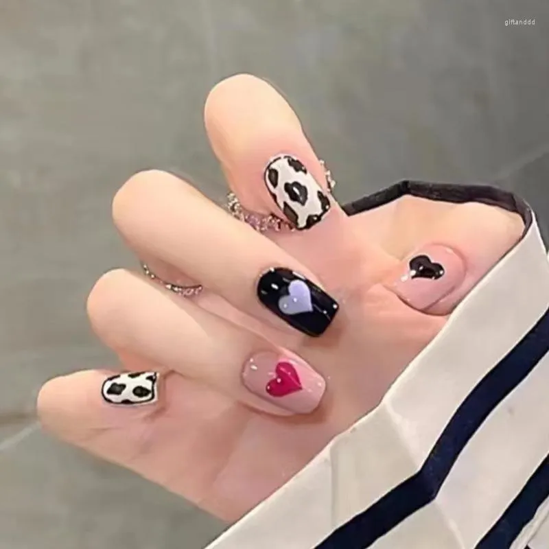 False Nails Fashion Love Cow Pattern Återanvändbar manikyrprodukter Limma Fake Nail Supplies Lim Press saker Full Cover Tips