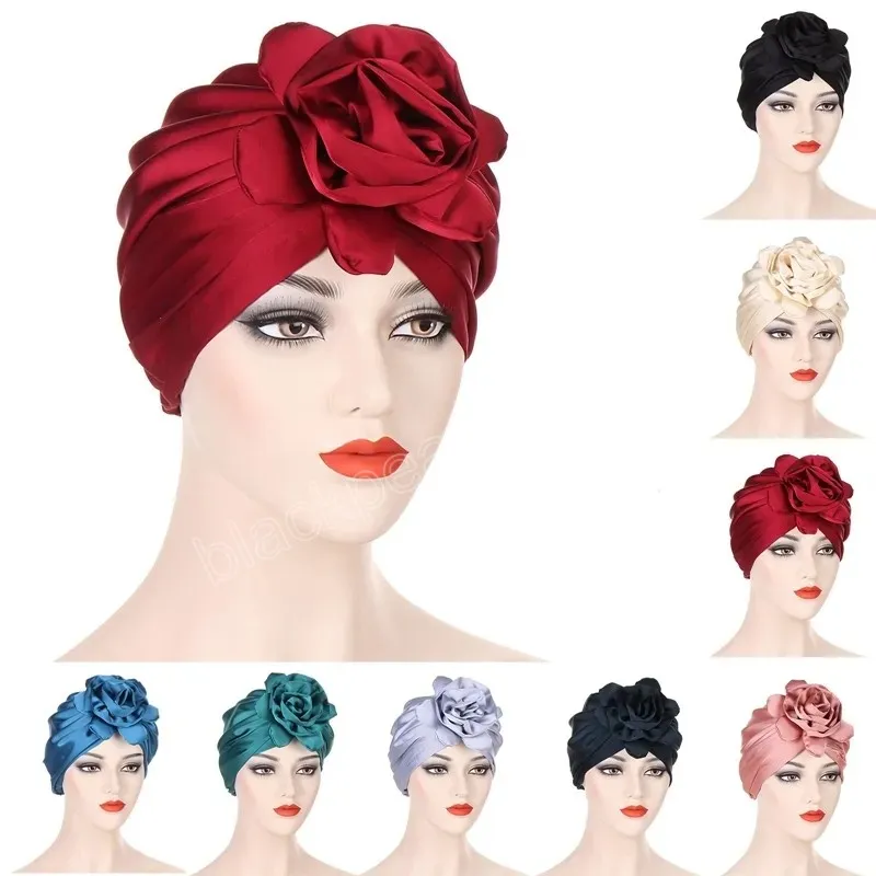 Bonnet de mode Nouveau fouet pour femmes avec des fleurs en satin multicolore et un turban de bande élastique