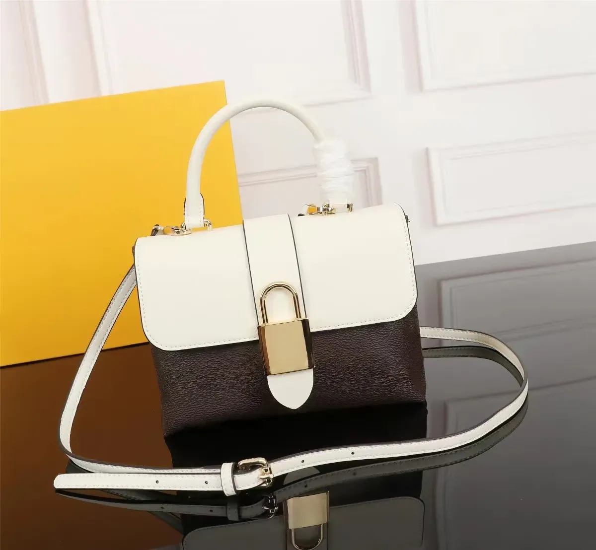 9A Locky BB Bag Bag Messenger Luxurys Designer Hands Handbags Baguette Rights Tote Cowhide Classic Beadity Strap Weeken