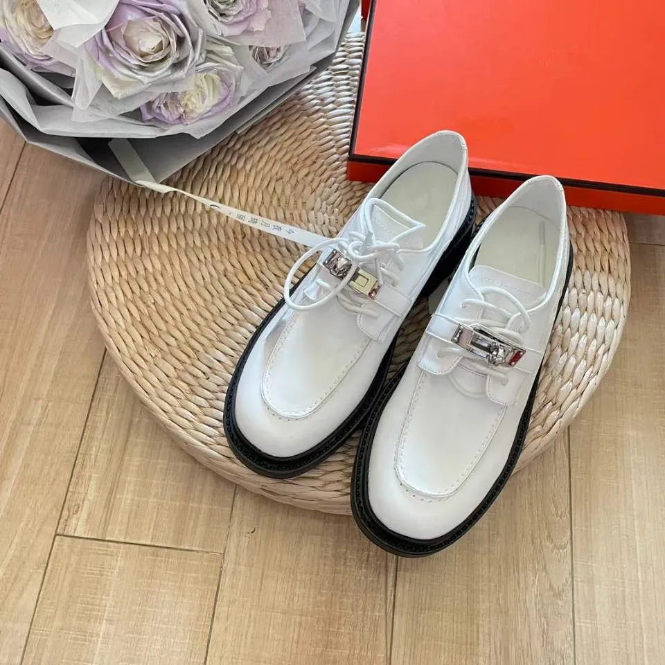 Designer di alta qualità Donna Monolite Fondo spesso con impugnatura Scarpe casual Mocassini Scarpe da ginnastica nere con plateau in vera pelle 02