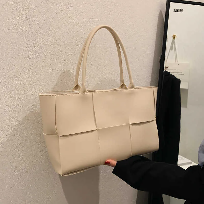 العلامة التجارية Arco Messenger Bag Botegss Ventss Online Shop Big Bag Womens 2023 New Corean Counter Coutgle كبيرة المنسوجة منسوجة محمولة مع سجل حقيقي