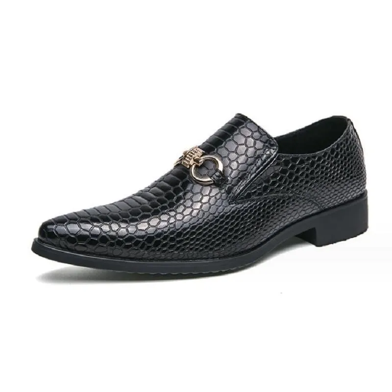 Mocasines negros para hombre, zapatos de punta estrecha con estampado de serpiente a la moda, zapatos de boda con hebilla de Metal marrón para hombre, talla 38-46 1AA52