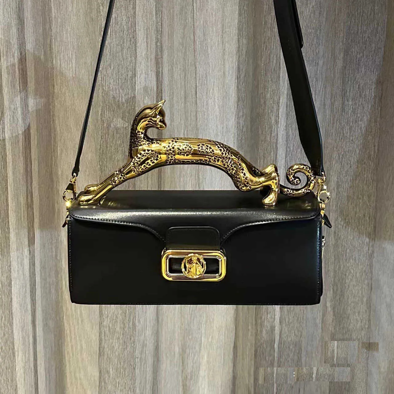 Lanvi najwyższej jakości torby na ramię oryginalne skórzane lampart na rękawo -boczny torba moda moda wszechstronna intelektualna pudełko kota rzeźbia torba 230815