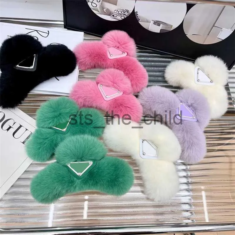 Grampos de cabelo Barrettes Fluffy Hair Clips Designer Mulheres Luxurys Hairpins Fuzzy Letras Garra Clip Furry Inverno Quente Cabelo Pin Designers Meninas Hairclips Jóias X0913