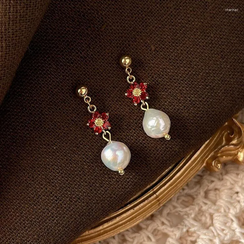 Boucles d'oreilles pendantes en cristal rouge pour femmes, faites à la main, perles d'eau douce, à la mode, goutte d'eau douce, bijoux cadeaux, 2023