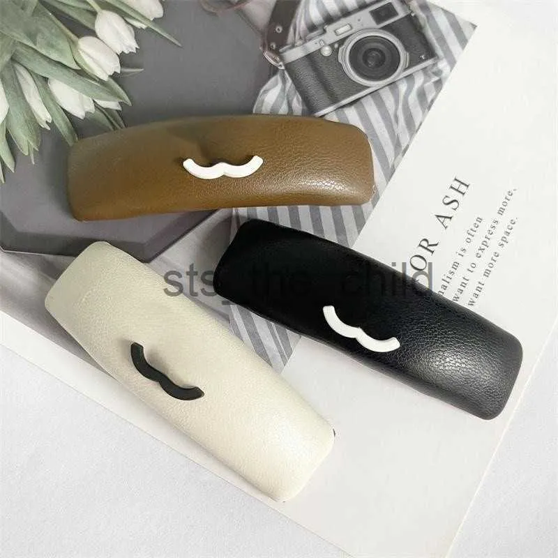 Hårklipp Barrettes C Designer Hårklämmor Barrettes High End Fashion Hairpin Populära märke Huvudbonader Ny highend Small Sponge Leather Hair Clip Fine Designer Hairs A