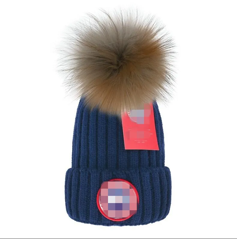 Bonnet de luxe Cap Hommes Designer Chapeaux tricotés Nouvelle Mode Femmes Dames Chaud Hiver Bonnet Grande Fausse Fourrure Pom Poms Bobble Chapeau En Plein Air