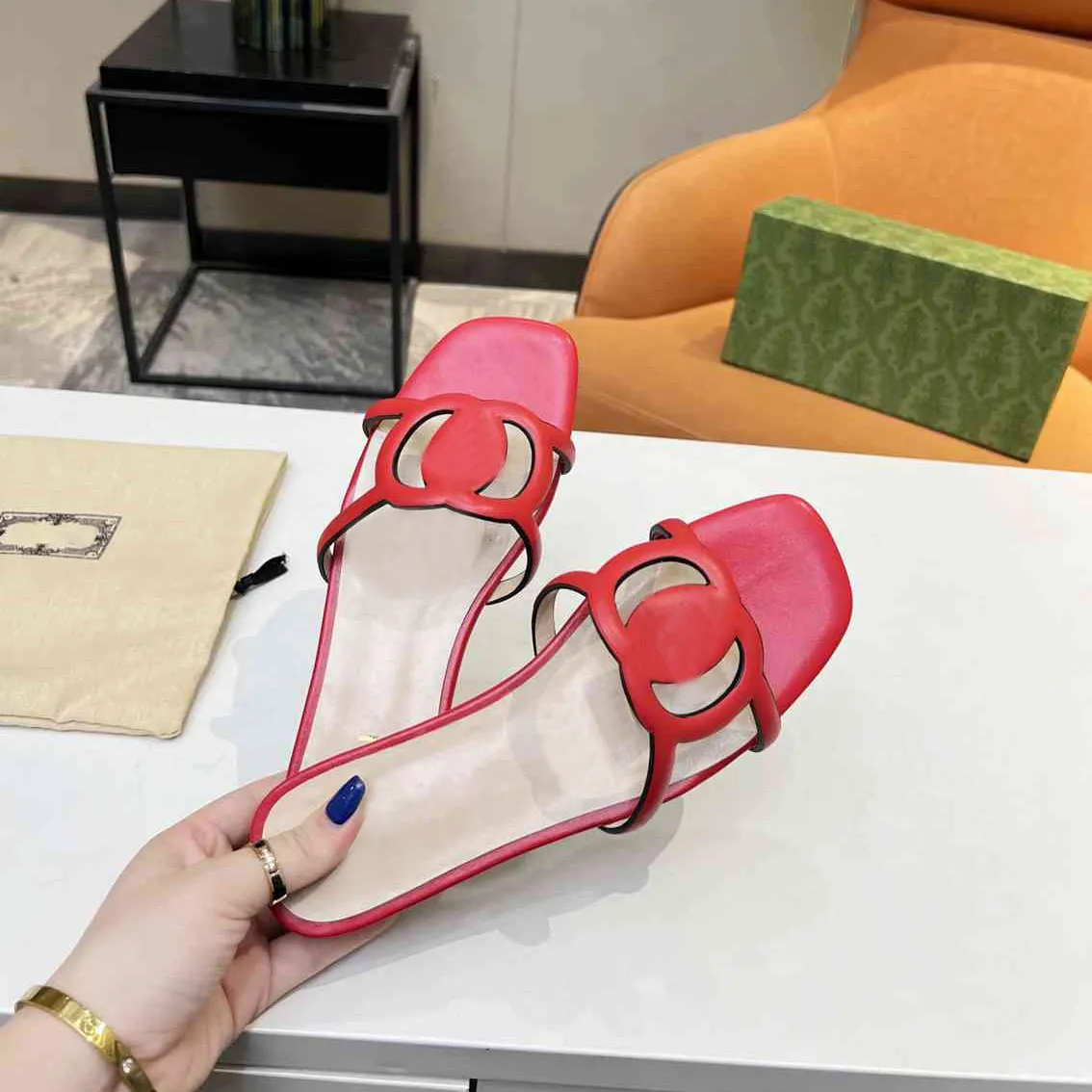 Classic High Heeled Sandals Party 100% Leather Women Dance Shoe Designer Sexy Heels Suede Lady Metal Belt Buckle Slides Slipper Thick Heel Summer Woman Beach Shoes