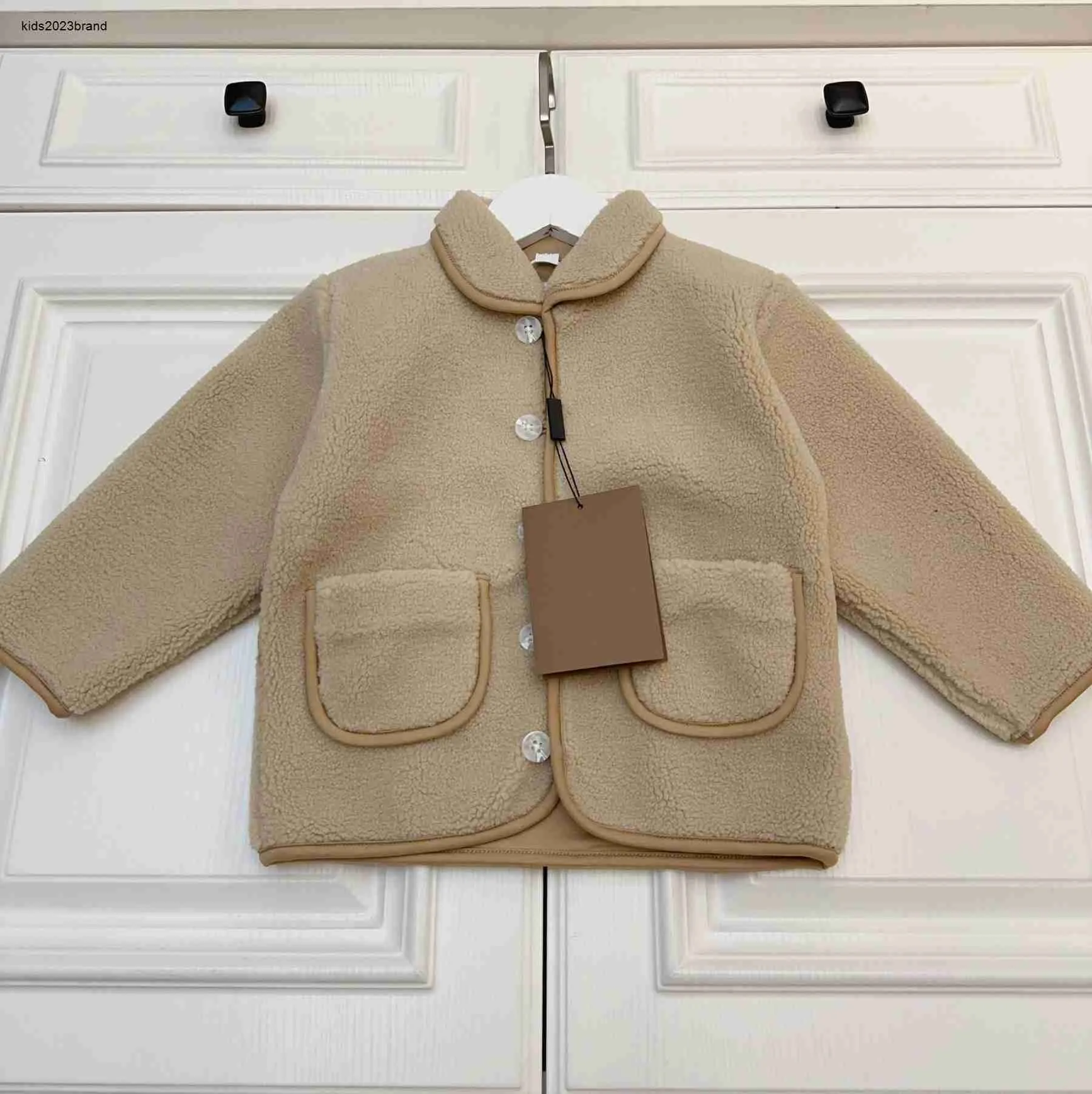 designer baby Warm Coats fashion Lambhair Kids Jacket Size 80-120 CM Long sleeved lapel Autumn overcoat for boys girl Sep10