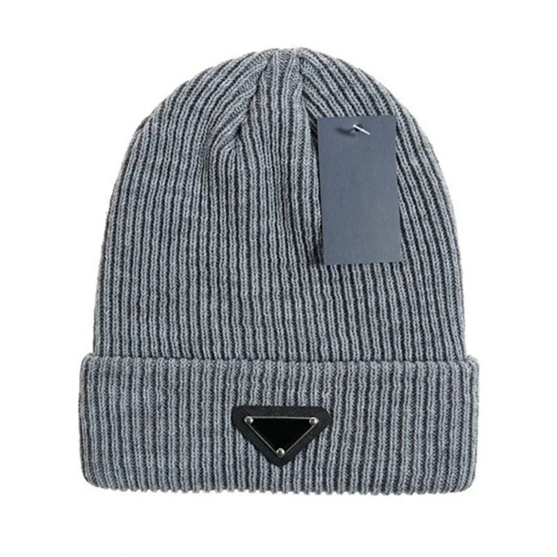 2023 Luxury Beanie Sticked Hat Designer Cap Mens Ppada Fitted Hats Unisex Cashmere Letters Casual Skull Caps Outdoor G-8