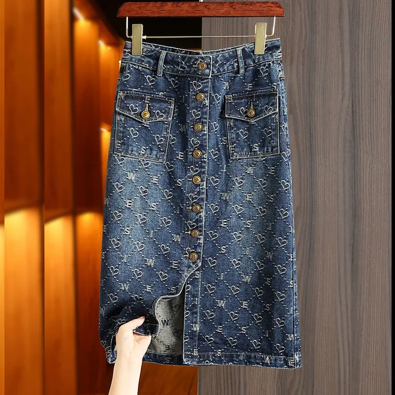 Etekler Sevgiler Jacquard Stil Denim Yarım Etek Kadınlar için 2023 İlkbahar Yaz Gündelik Tüm Maç Tasarım Sensiyesi Yarık Bag Hip Jean 230912