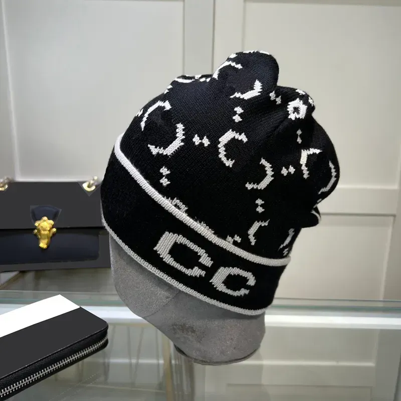 Designer beanie luxo beanie malhas chapéu alfabeto design inverno calor versátil gorro moda malha chapéus carta design natal 002
