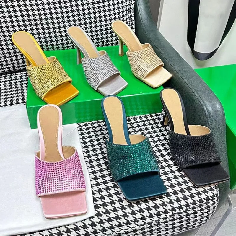 Luxury Brand Designer High Heels Slippers Square Toe Crystal Diamonds Dress Shoes Summer Outdoor Wedding Shoes Scuffs Genuine Leather Sole Mules 2023 Female Pumps