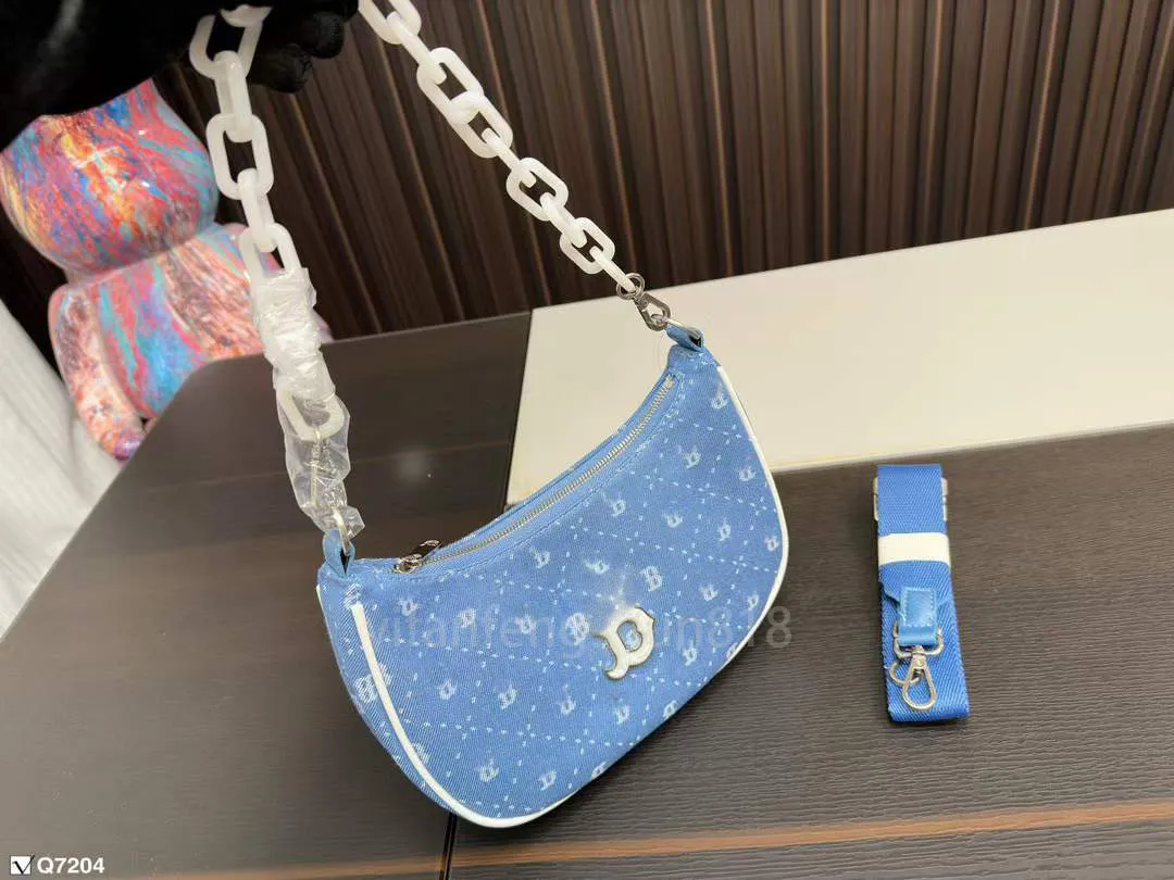 Delikat knockoff -designer Handväska Half Moon Shoulder Bags Loop Fashion Baguette Bag M81094 med låda