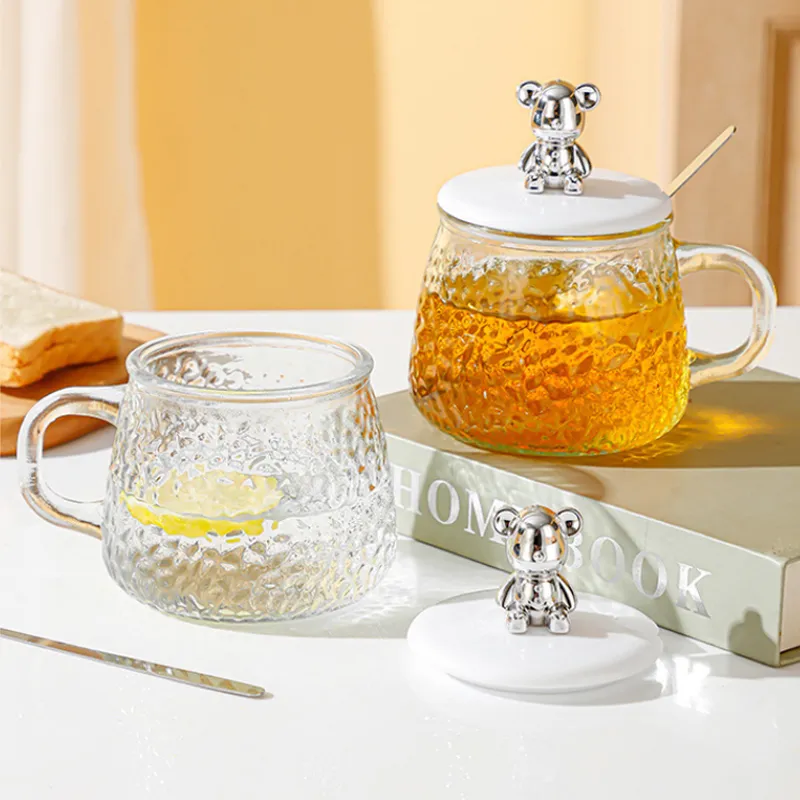 Tasse à eau en verre transparent à motif marteau, adaptée à l'eau potable transparente, aux jus, aux cocktails, au vin, à la bière et au whisky, avec poignée et couvercle,420ml