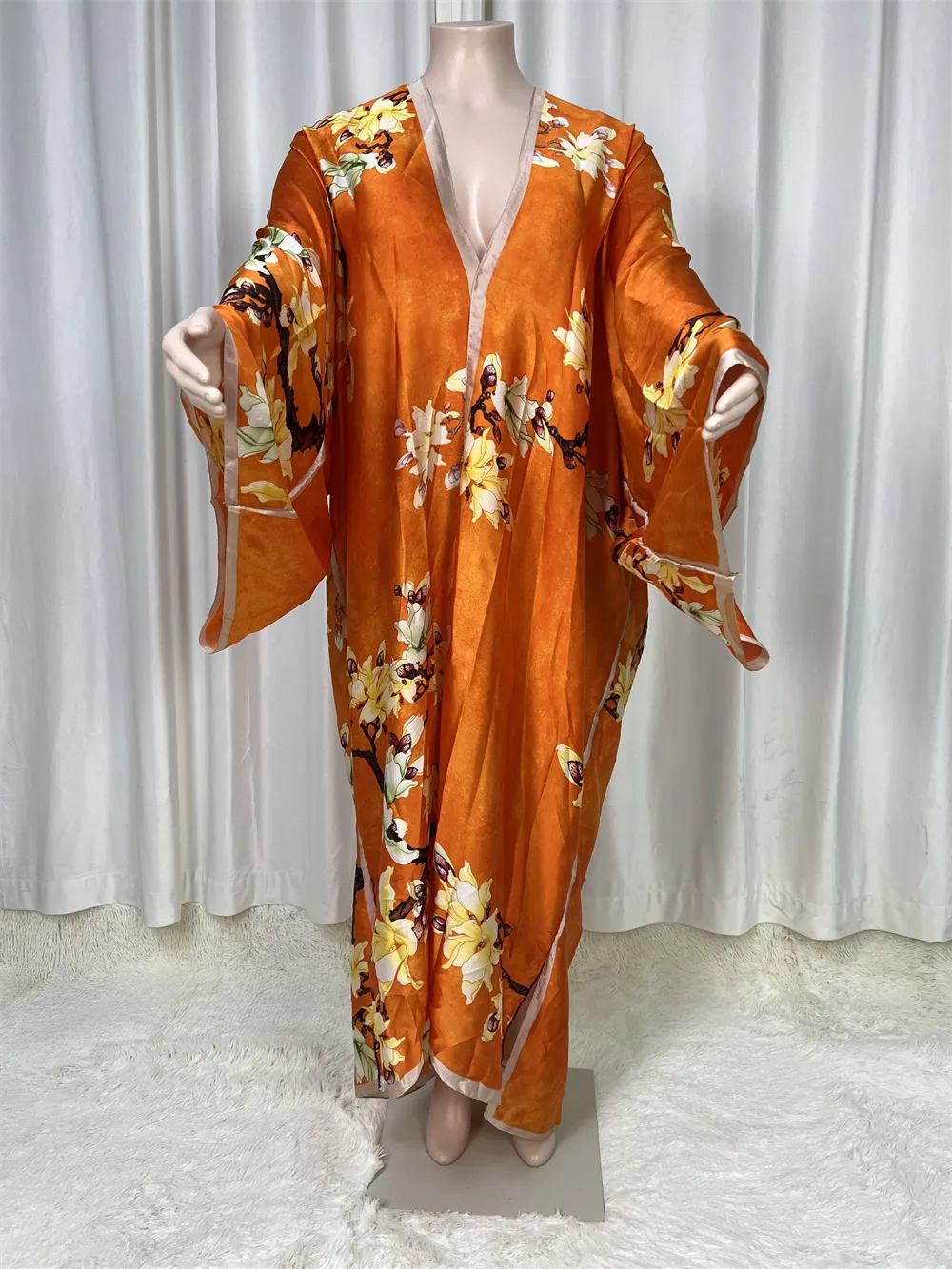 Maillots de bain pour femmes 2023 Haute qualité Femmes d'été Mode musulmane Boho imprimé soie caftan maxi robe plage bohème imprimé long 230914