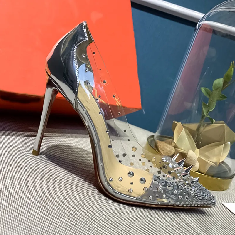 Nouveaux talons aiguilles de style dame Talons hauts rivetés en cuir pointu rouge transparent argent chaussures simples de luxe designer chaussures de fête de mariage Tailles 35-42 + boîte