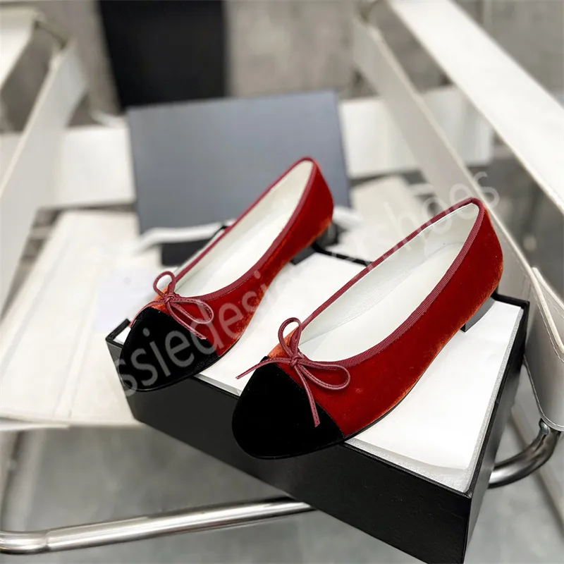 Scarpe da balletto da donna di design Marca in vera pelle Moda Decorazione con nodo a farfalla Appartamenti Scarpe comode e traspiranti da donna Calzature da esterno