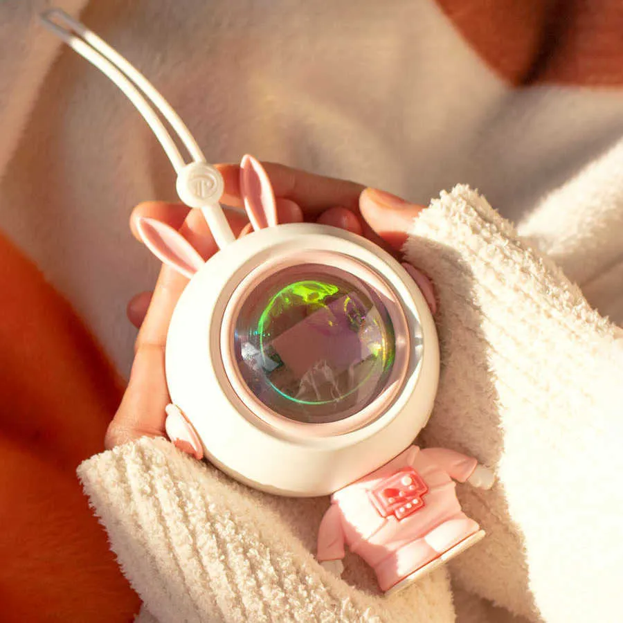 Hemvärmare Nya mini -astronauthandvärmare USB uppladdningsbara bärbara elektriska händer värmare för vinter utomhus resande vandring HKD230904