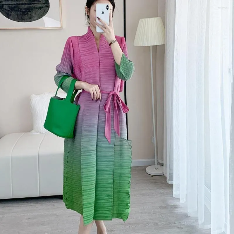 Casual Dresses Miyake Pleated 2023 Fall Dress Advanced Temperament Elegant Gradient Women's Tie Slim High-waisted V-neck A-line Long Skirt