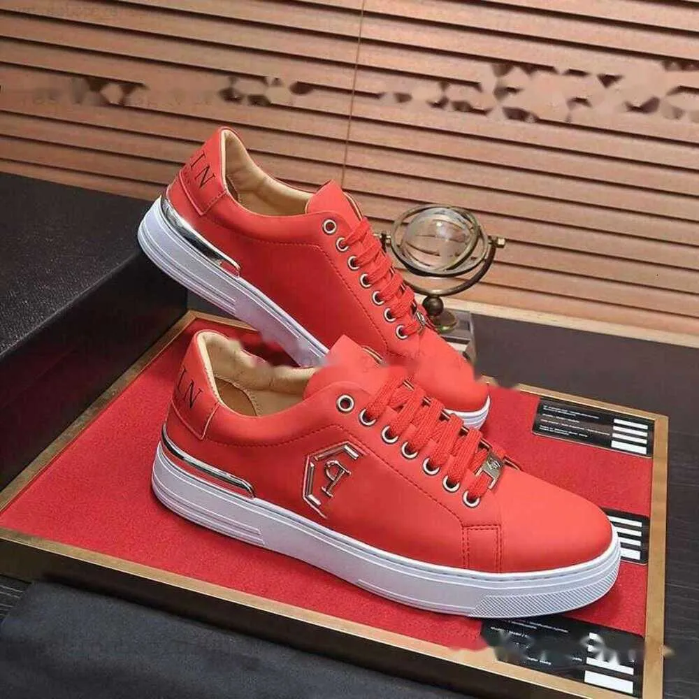 Designer di lusso Phillip Plain Sneaker classica in pelle PP Scarpe casual con plateau basso Scarpe da basket Zapatos da uomo all'aperto rosse