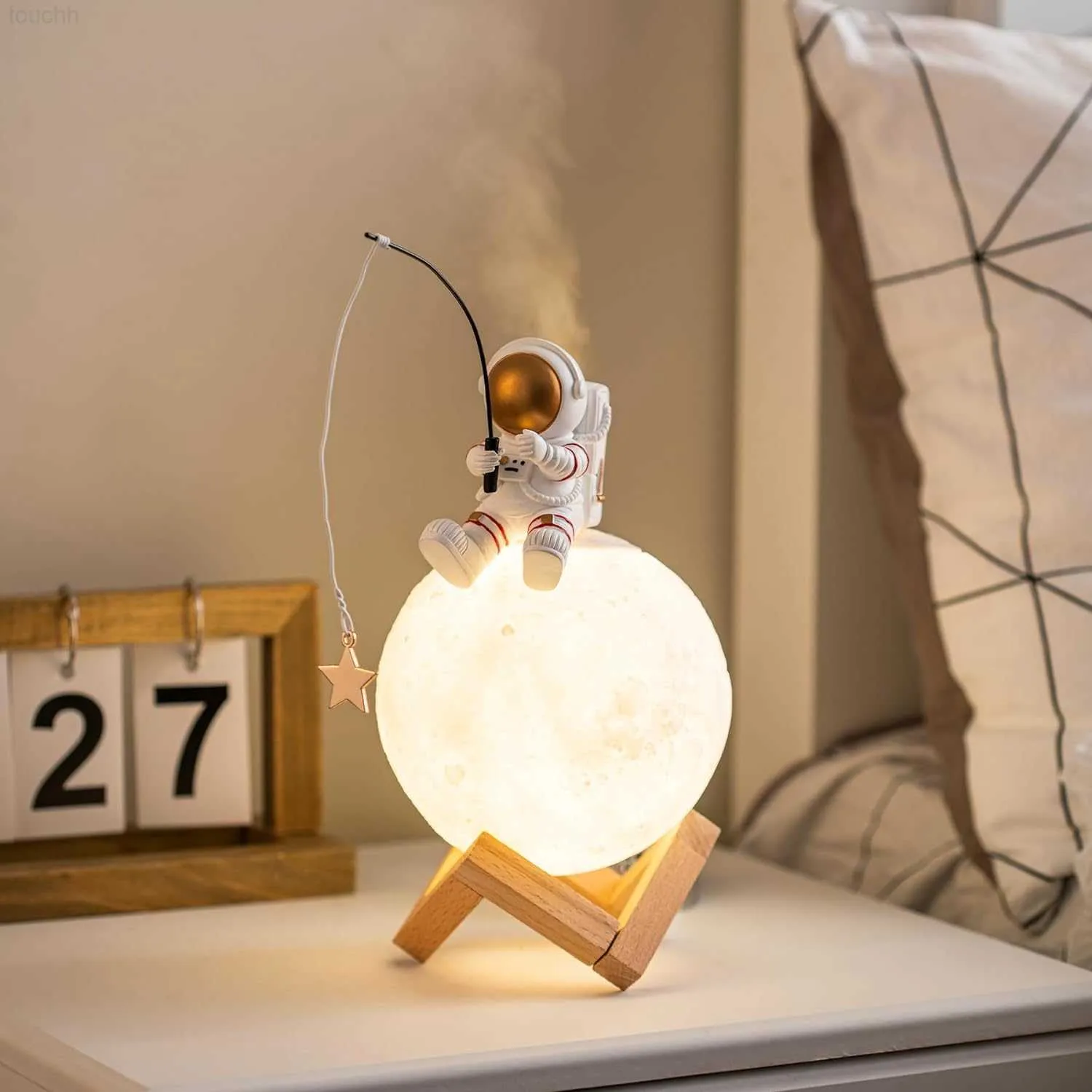 Humidificateurs Astronaute Lune Lampe Humidificateur Mignon Brume Fraîche USB Humidificateur 3 Couleurs Lumière Changeante Diffuseur D'arôme pour Salon Chambre Bureau Chambre D'enfants L230914