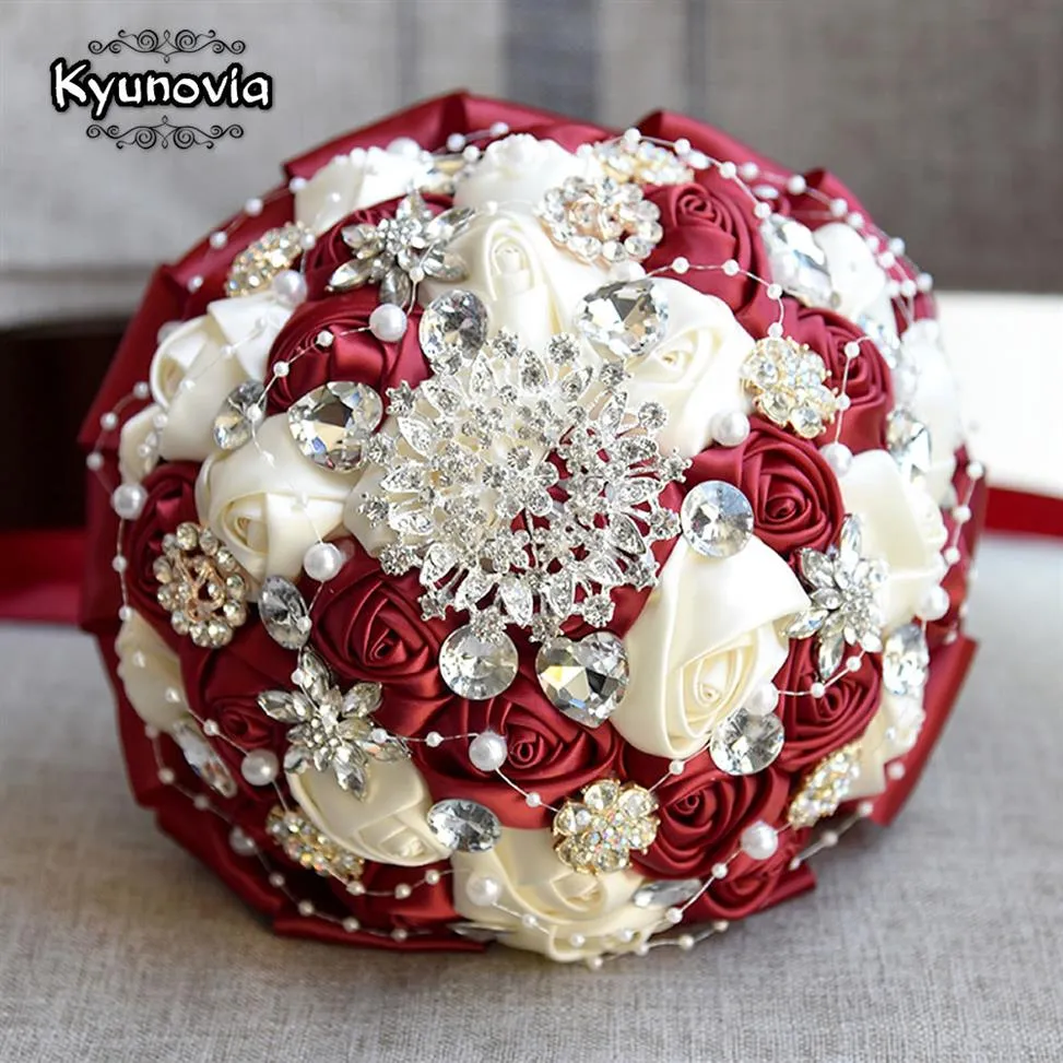 Kyunovia Burgundy Brooch Bouquet Ivory Bride Bouquets de Mariage人工クリスタルウェディングフラワーブックDe Noiva 4色Fe863533