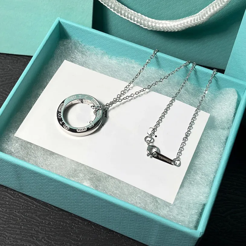 Silver Plated Love Necklace High Quality Circular Letter Chain Necklace Summer Fashion New Jewelry Necklace Youth Style Accessories Gift Jewelry Wholesale