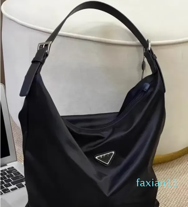 The latest waterproof nylon underarm bag P home vintage casual versatile fashion simple shoulder bag with large capacity hobo