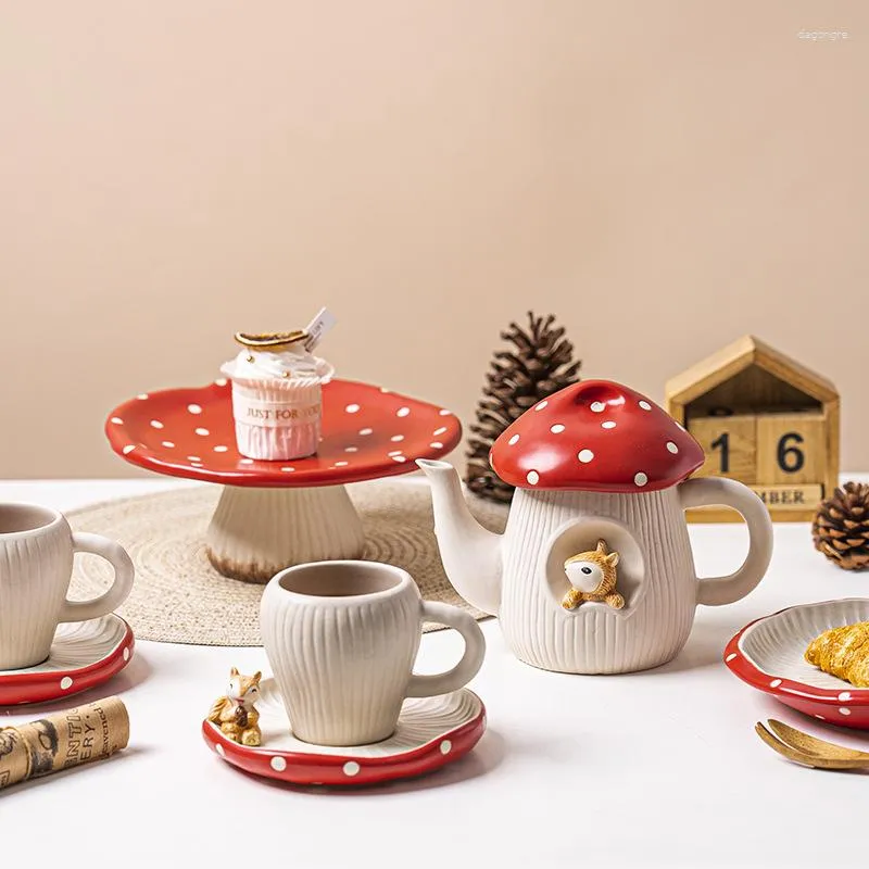 Dinnerware Sets Cute Love Girl Heart Ceramic Household Flower Tea Set Dessert Plate Cup Red Mushroom Tableware Home Decoration